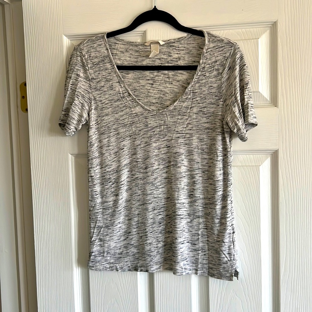 H&M Grey and Black Tee Shirt Size S.
